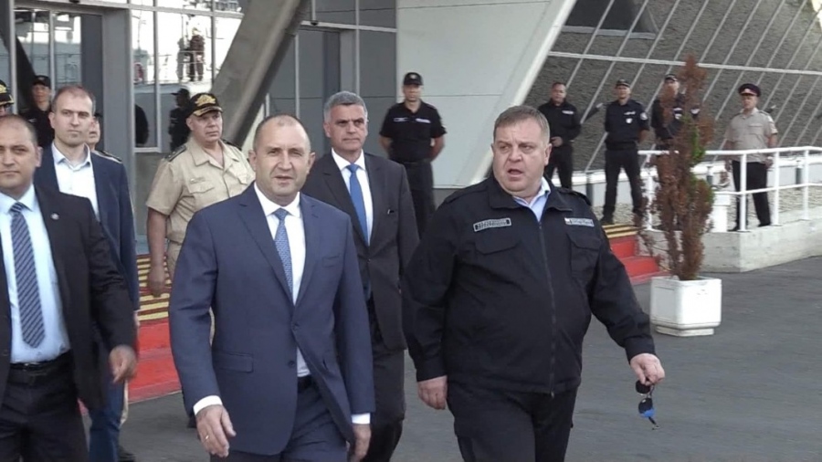Каракачанов готов да стане гарант за диалог между Радев и Борисов за правителство на диалога